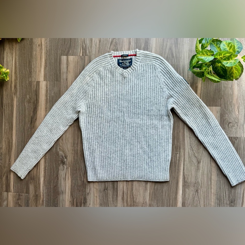 Abercrombie &‎ Fitch Ribbed V-Neck Sweater Gray Logo Patch Wool Blend Muscle Fit